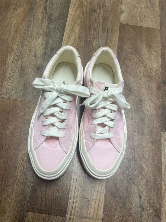 Converse - Picture 2 of 7